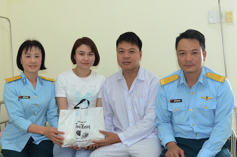 Bộ trưởng Quốc phòng tặng Bằng khen, thăng quân hàm phi công Su 22 gặp nạn- Ảnh 3.