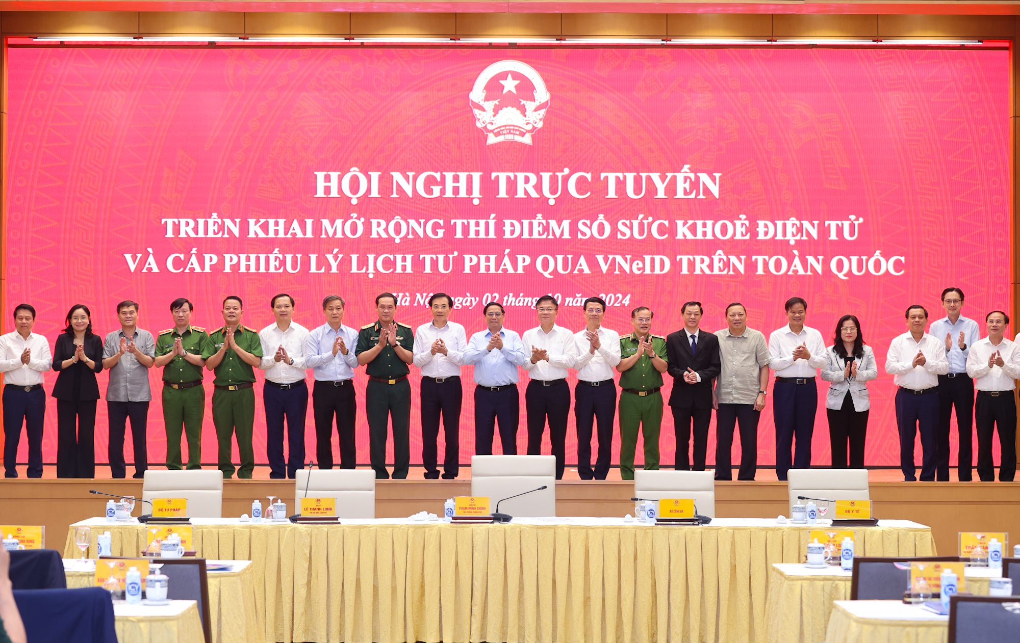 Thủ tướng: Mỗi công dân sẽ đều có sổ sức khỏe điện tử, tiến tới có bệnh án điện tử- Ảnh 8.