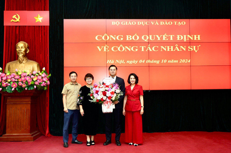 Bổ nhiệm tân Phó Vụ trưởng Vụ Giáo dục Đại học- Ảnh 2.