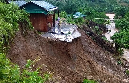 Cách nhận biết các dấu hiệu sạt lở đất và quy tắc đảm bảo an toàn cần nắm vững- Ảnh 1.