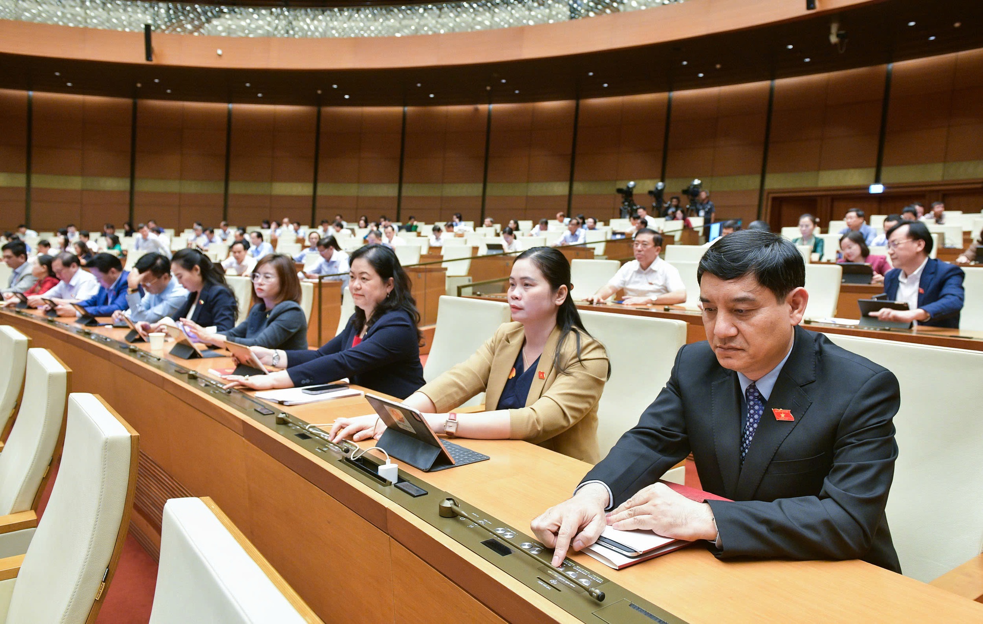 Quốc hội thông qua Nghị quyết quản lý thị trường bất động sản, phát triển nhà ở xã hội- Ảnh 1.