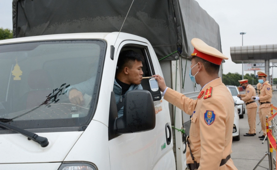 Cao điểm bảo đảm trật tự, an toàn giao thông dịp Tết và các Lễ hội đầu Xuân 2025- Ảnh 1.