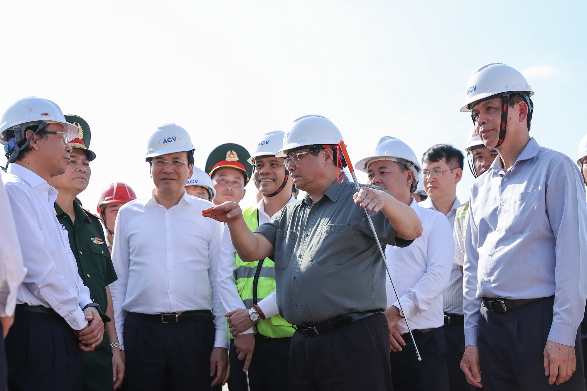 Thủ tướng kiểm tra, động viên người lao động làm việc xuyên Tết trên các công trình trọng điểm- Ảnh 15.