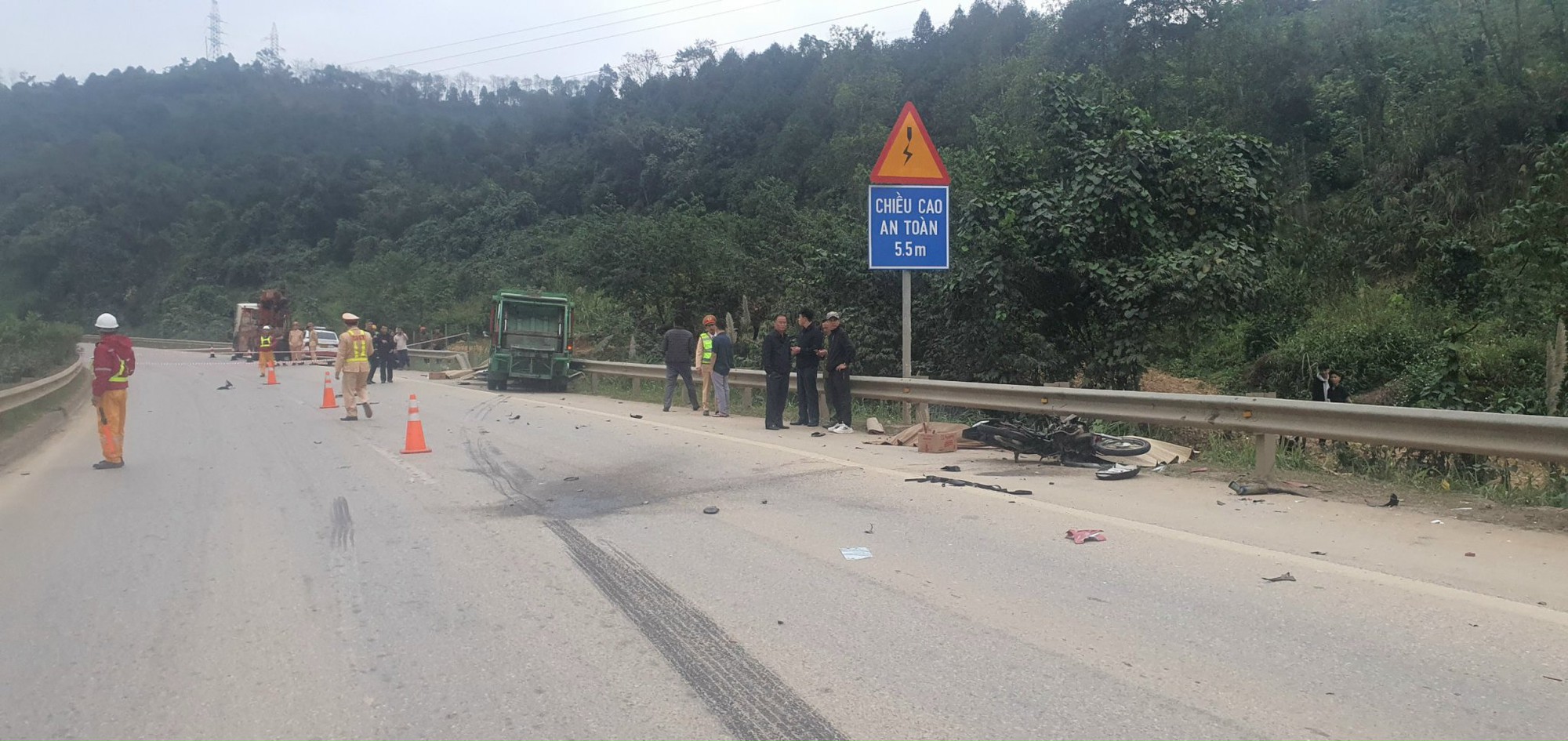 Tai nạn giao thông đặc biệt nghiêm trọng, 4 người tử vong- Ảnh 2.