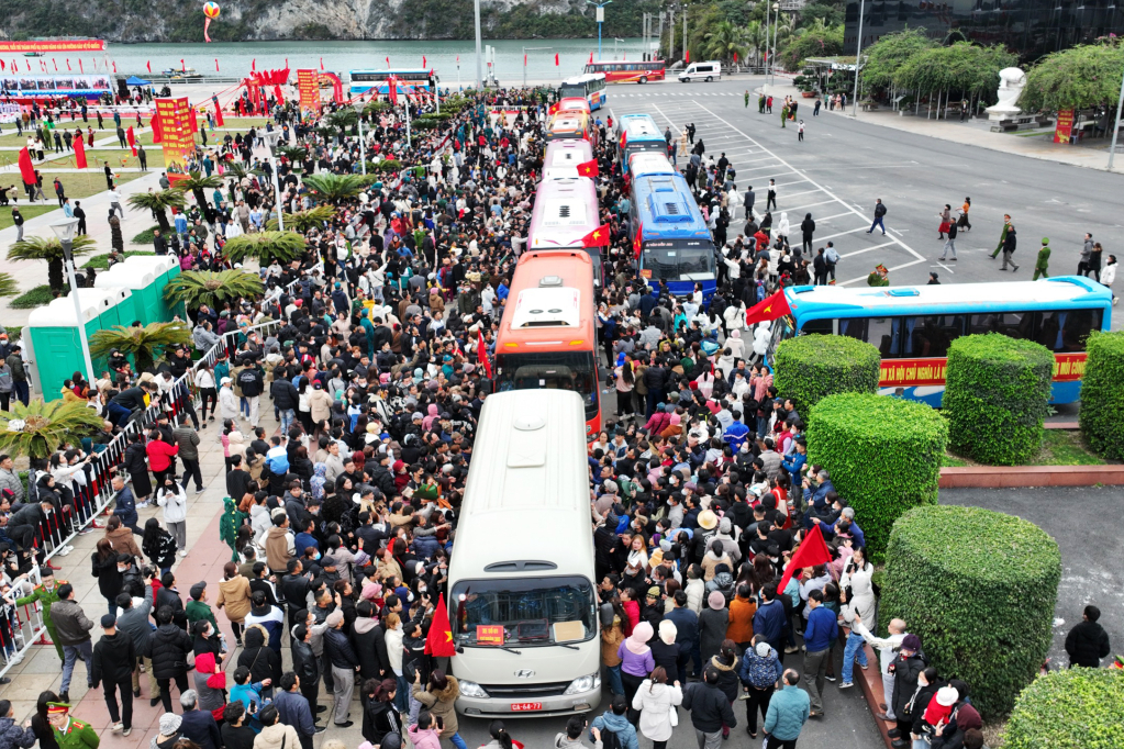 NGÀY HỘI TÒNG QUÂN 2024: Nữ cử nhân, anh em ruột xếp bút nghiên, rời giảng đường, nhà máy lên đường nhập ngũ- Ảnh 21.