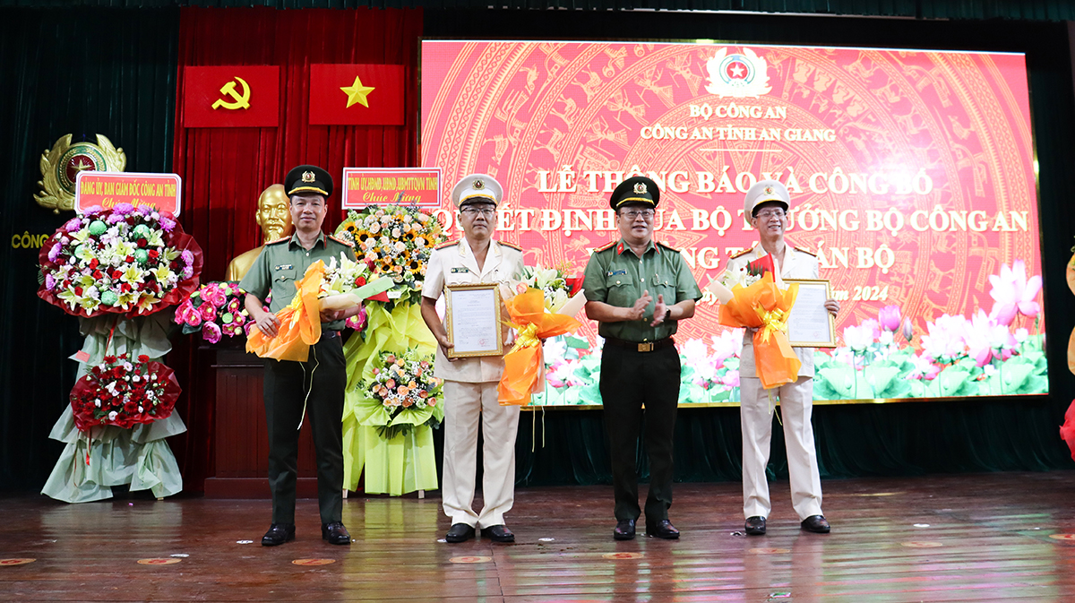 Bổ nhiệm Phó Cục trưởng, Trưởng phòng giữ chức Phó Giám đốc Công an tỉnh- Ảnh 1.