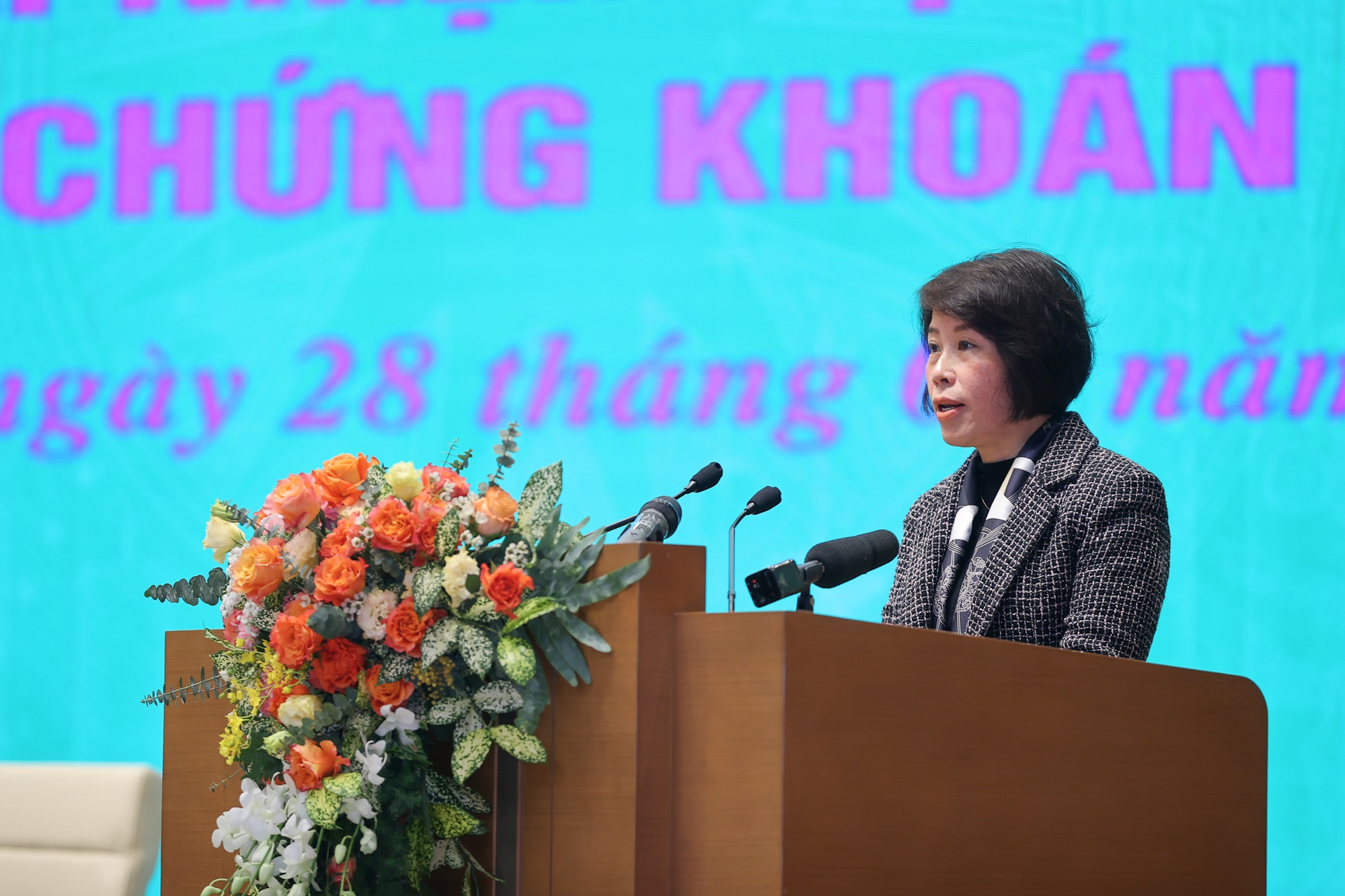 Thủ tướng Phạm Minh Chính: Tôi luôn theo dõi thị trường chứng khoán để phản ứng chính sách kịp thời- Ảnh 4.