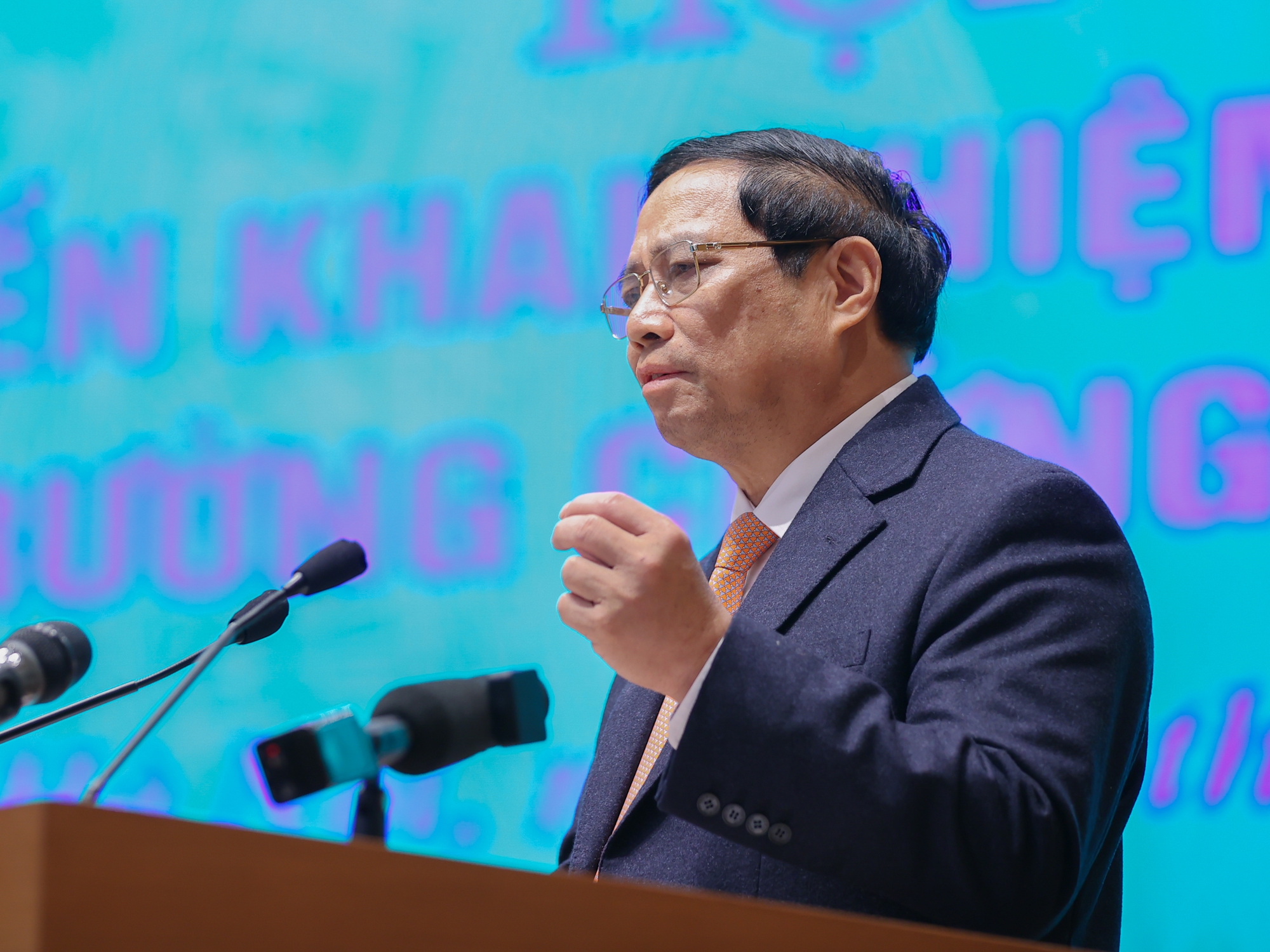 Thủ tướng Phạm Minh Chính: Tôi luôn theo dõi thị trường chứng khoán để phản ứng chính sách kịp thời- Ảnh 13.