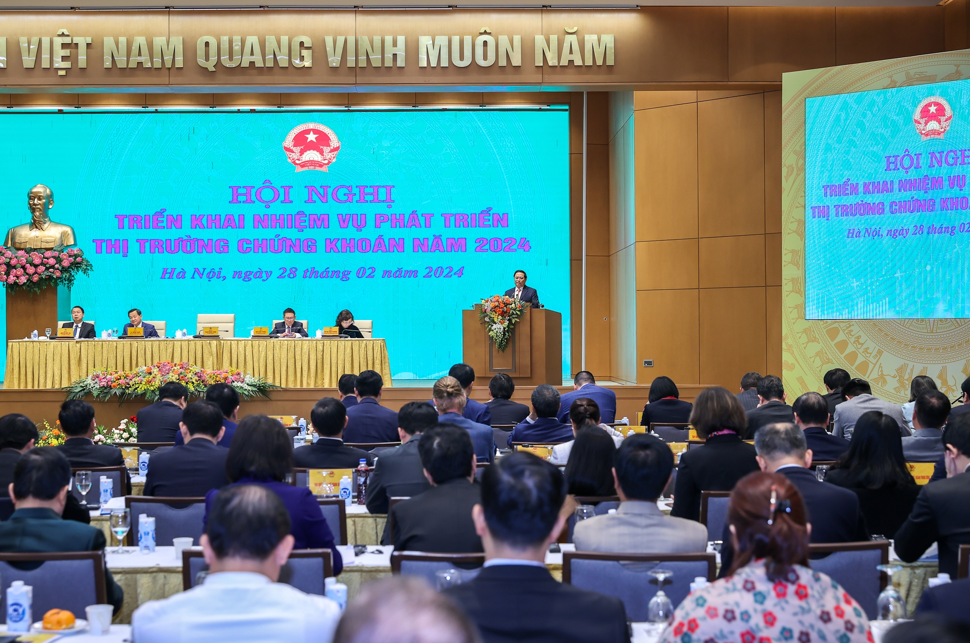 Thủ tướng Phạm Minh Chính: Tôi luôn theo dõi thị trường chứng khoán để phản ứng chính sách kịp thời- Ảnh 12.