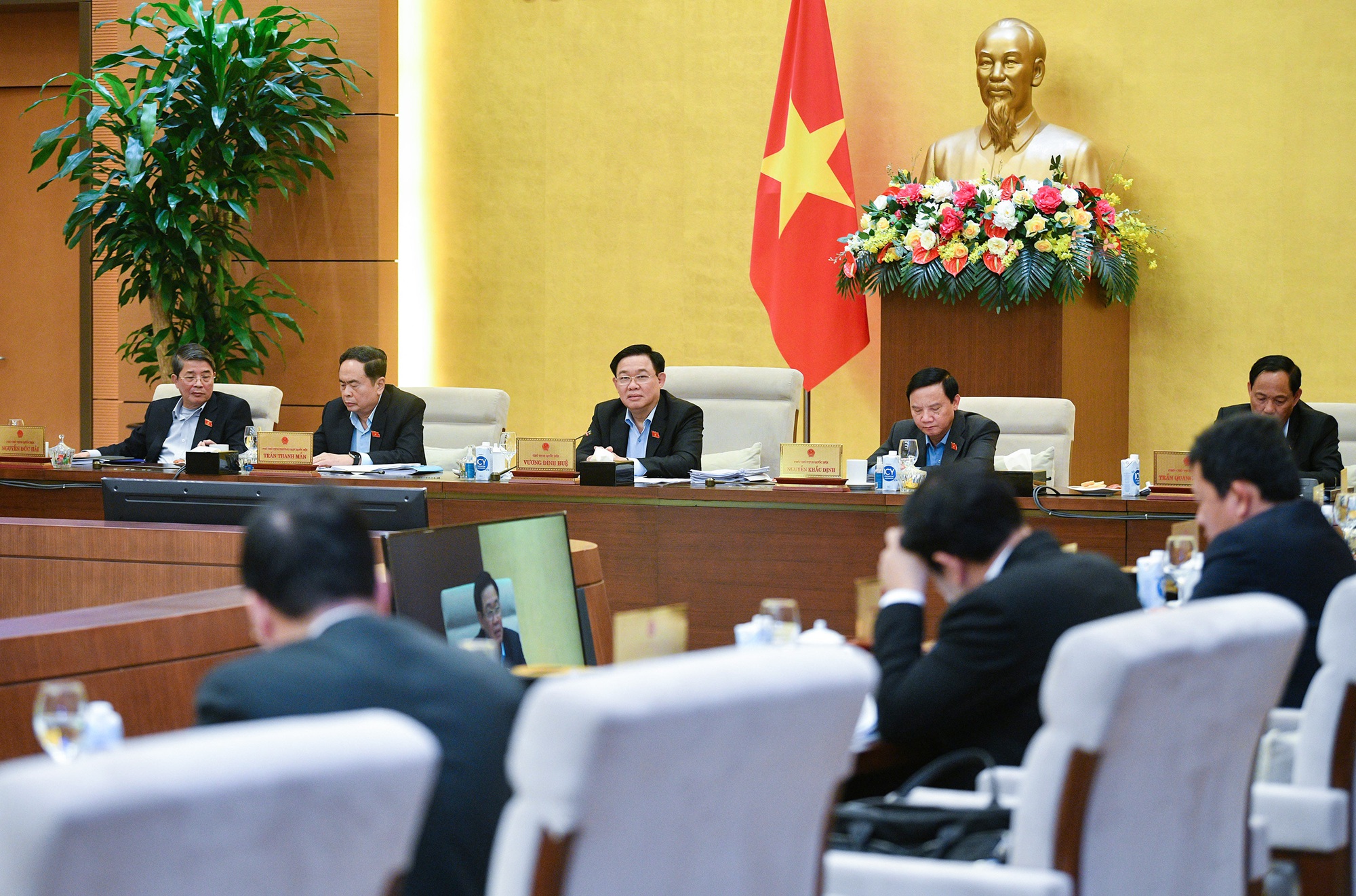 Chất vấn Bộ trưởng Bùi Thanh Sơn công tác bảo hộ công dân; sắp xếp, kiện toàn bộ máy ngoại giao- Ảnh 5.