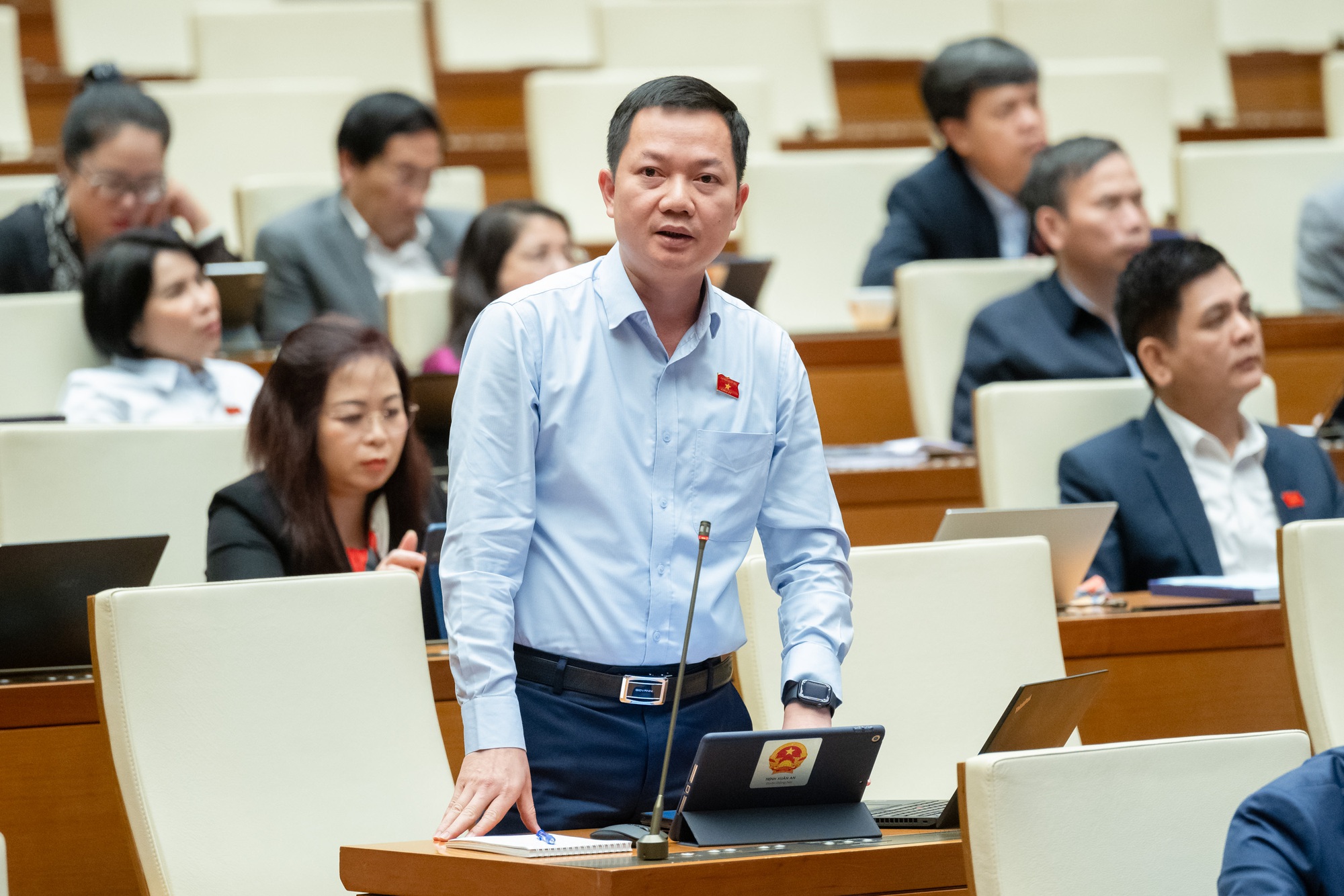 Đại biểu Trịnh Xuân An nói về nghịch lý giá vé máy bay, giá điện càng tăng, càng lỗ- Ảnh 1.