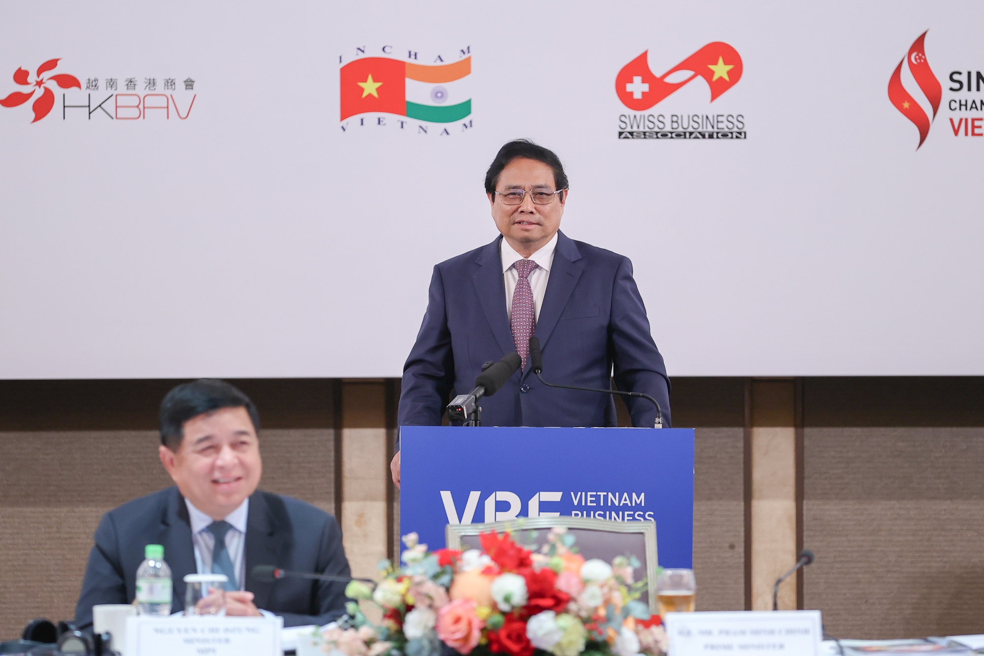 Thủ tướng kêu gọi doanh nghiệp FDI '3 tiên phong', '3 đẩy mạnh'; Việt Nam cam kết '3 bảo đảm', '3 đột phá', '3 tăng cường'- Ảnh 11.