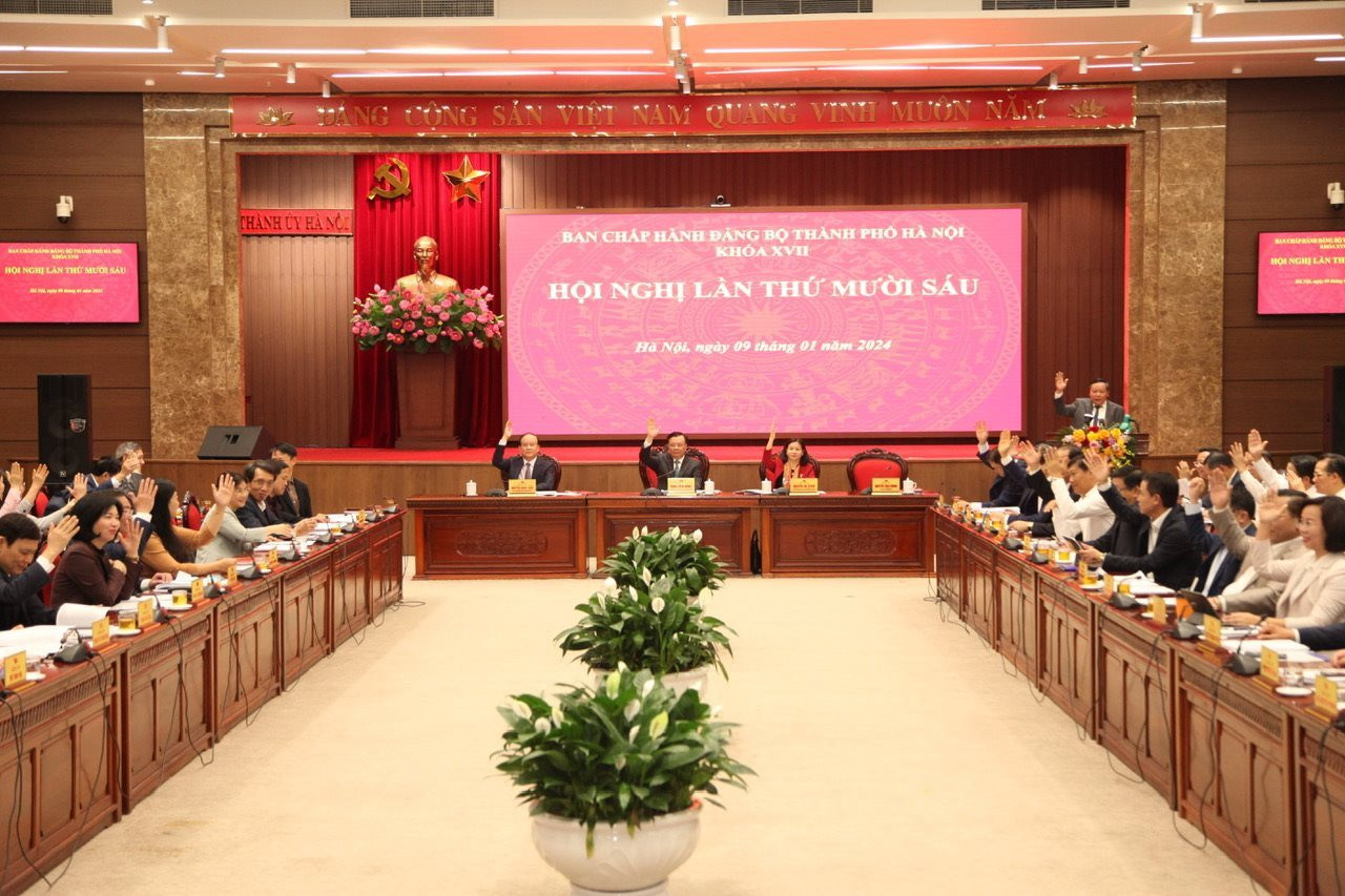 BCH Đảng bộ Hà Nội xem xét công tác cán bộ và Quy hoạch Thủ đô - Ảnh 1.