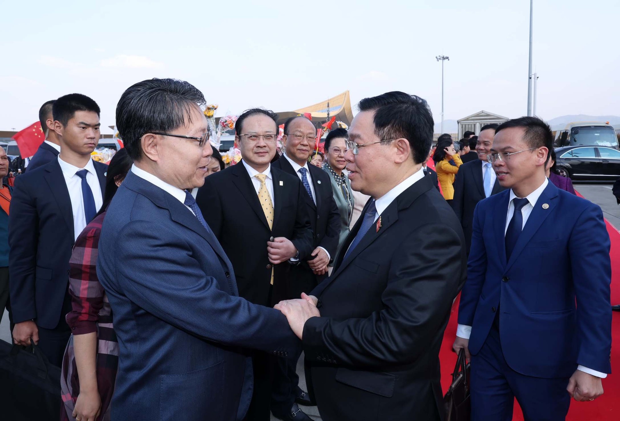 Chủ tịch Quốc hội Vương Đình Huệ kết thúc tốt đẹp chuyến thăm chính thức Trung Quốc- Ảnh 1.