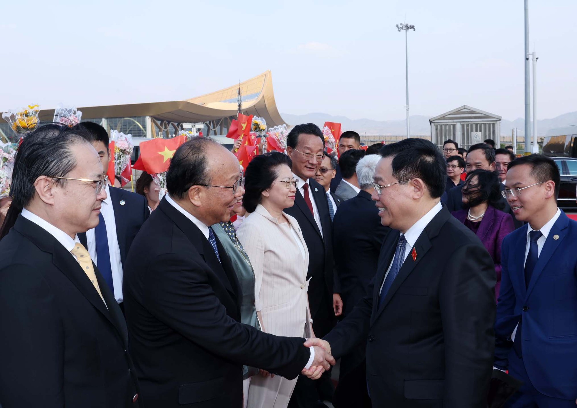 Chủ tịch Quốc hội Vương Đình Huệ kết thúc tốt đẹp chuyến thăm chính thức Trung Quốc- Ảnh 2.