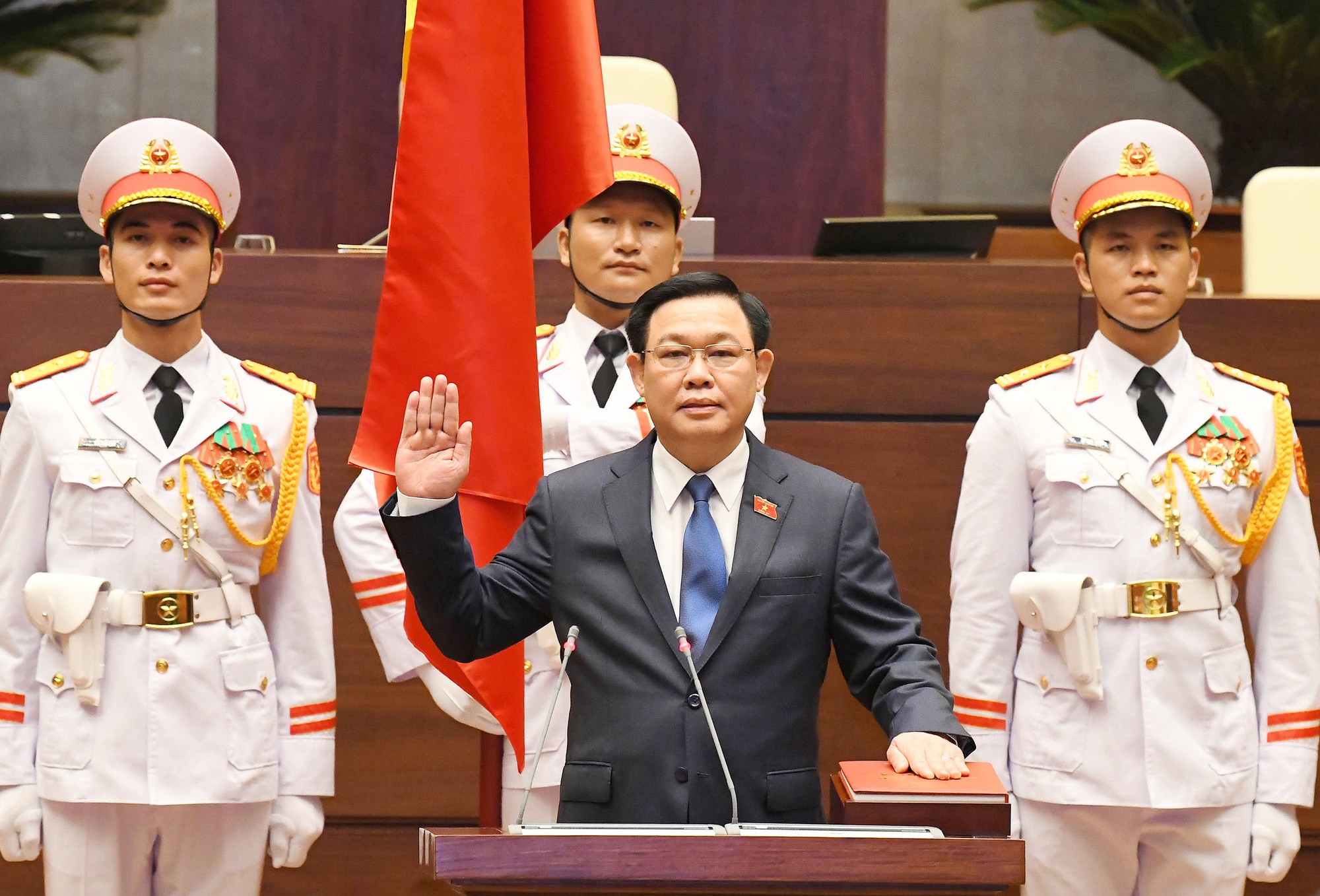 TIỂU SỬ ĐỒNG CHÍ VƯƠNG ĐÌNH HUỆ, CHỦ TỊCH QUỐC HỘI NƯỚC CỘNG HÒA XÃ HỘI CHỦ NGHĨA VIỆT NAM- Ảnh 1.