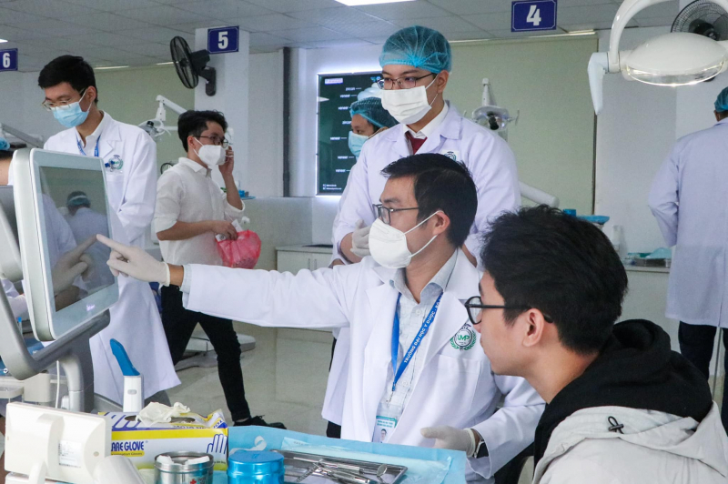 Đối tượng nào sẽ được đào tạo bác sĩ chuyên khoa, dược sĩ chuyên khoa, hình thức tuyển sinh?