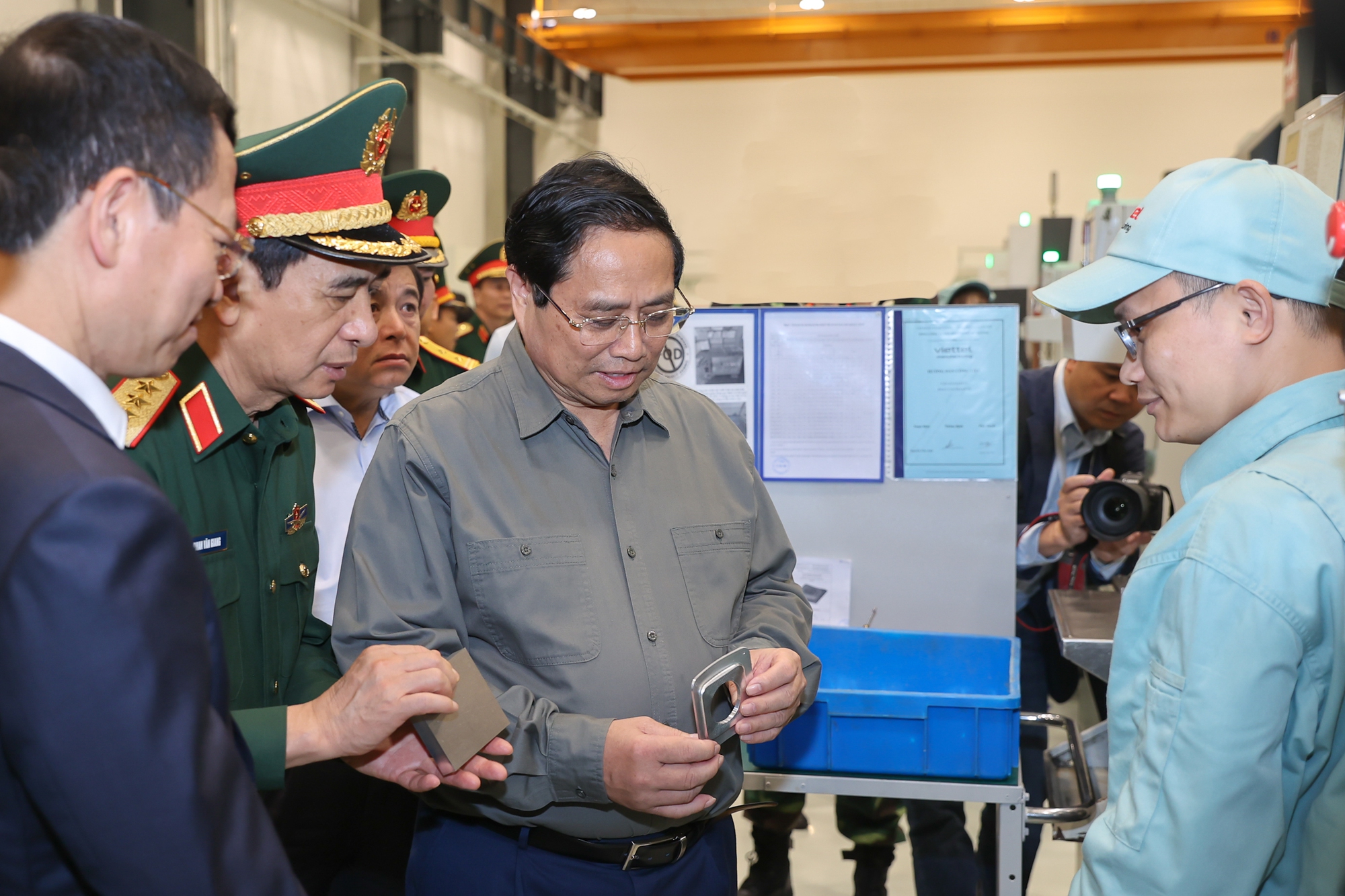 Thủ tướng làm việc với Viettel về Chương trình T-09 và hoạt động nghiên cứu sản xuất công nghiệp quốc phòng công nghệ cao- Ảnh 8.