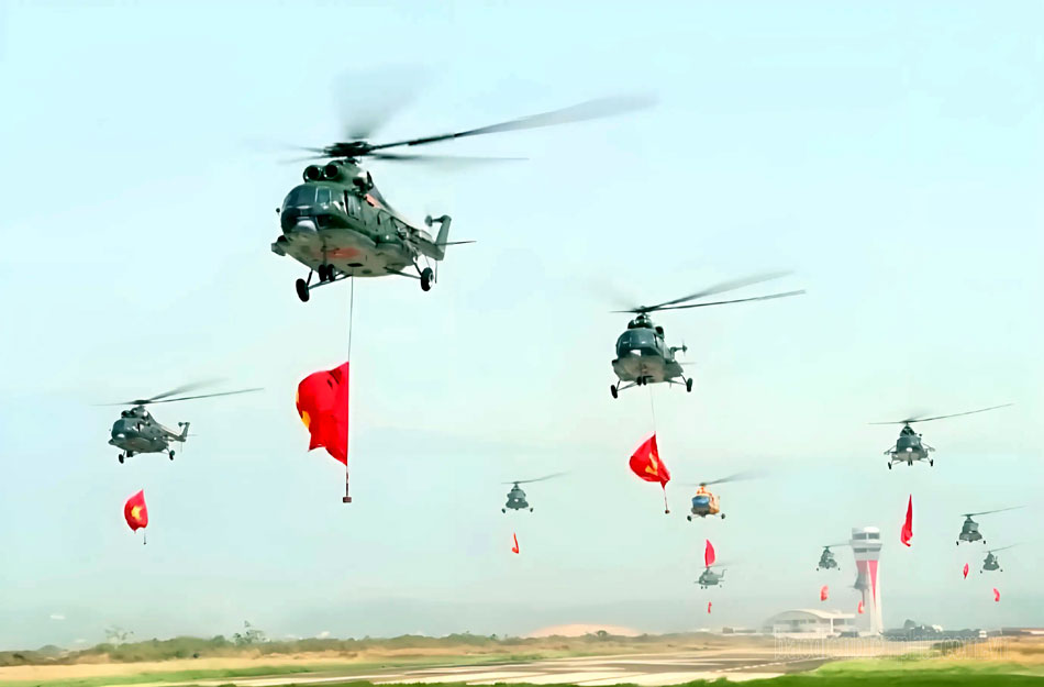 Các tổ bay trực thăng sẵn sàng cho màn diễu binh hàng không- Ảnh 8.