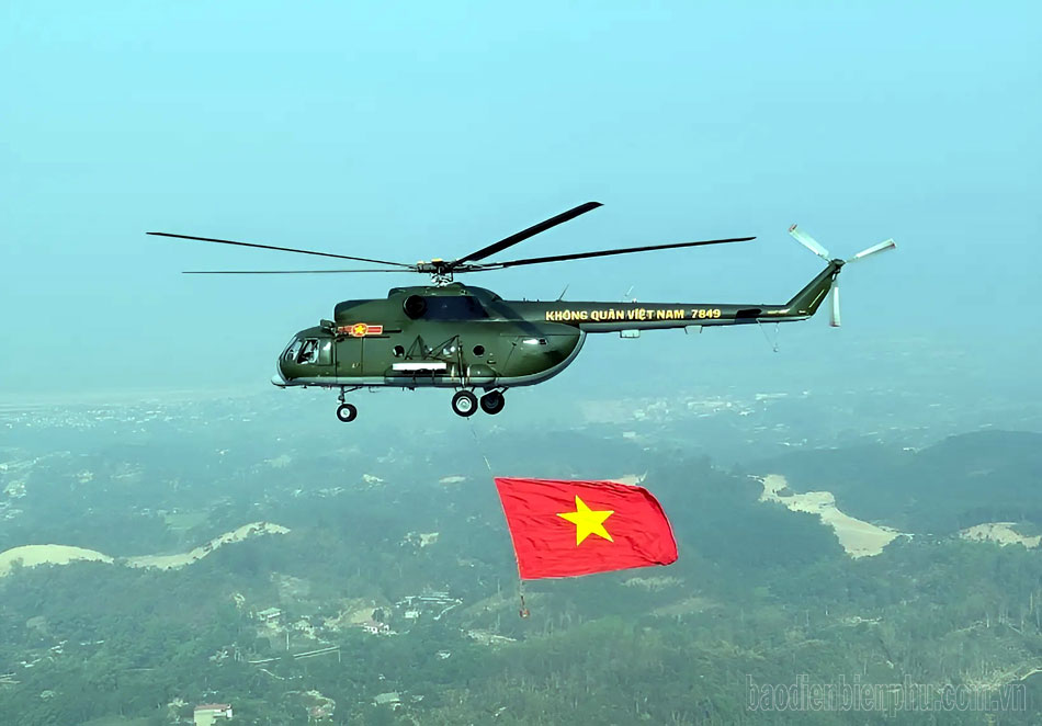 Các tổ bay trực thăng sẵn sàng cho màn diễu binh hàng không- Ảnh 9.