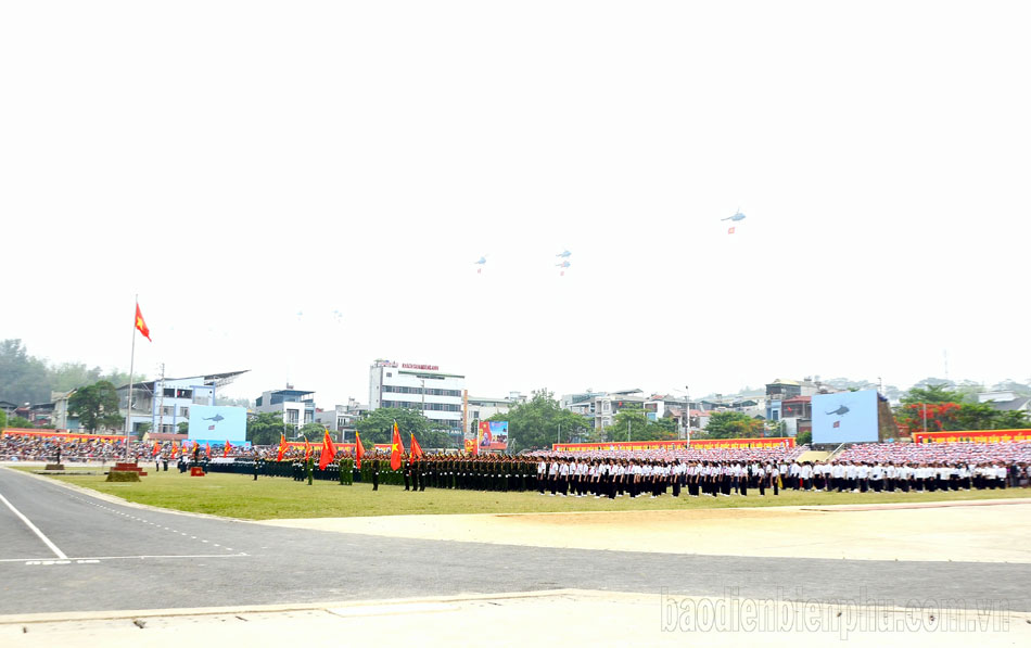 Hợp luyện các lực lượng diễu binh, diễu hành để sơ duyệt cấp Nhà nước vào ngày mai (3/5)- Ảnh 2.