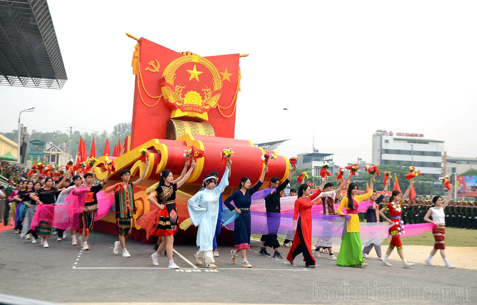 Hợp luyện các lực lượng diễu binh, diễu hành để sơ duyệt cấp Nhà nước vào ngày mai (3/5)- Ảnh 3.