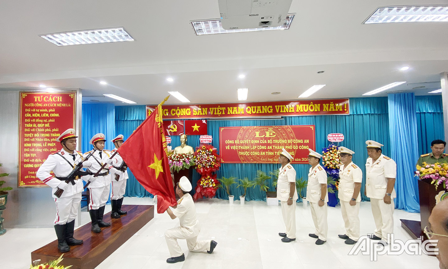 Công bố quyết định nhân sự Trưởng Công an thành phố mới của Tiền Giang- Ảnh 1.
