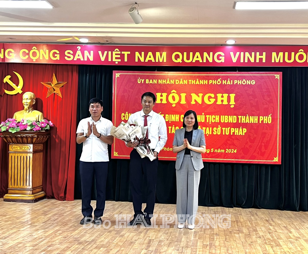 Chủ tịch UBND thành phố bổ nhiệm Trưởng phòng giữ chức Phó Giám đốc Sở- Ảnh 2.