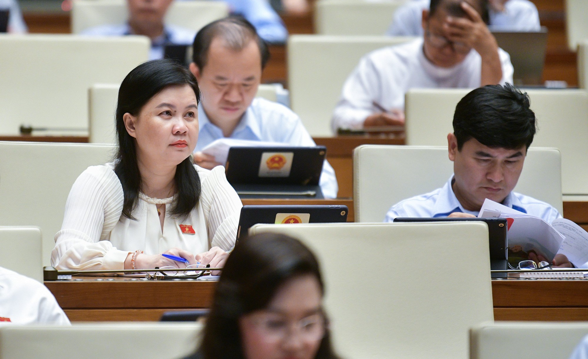 Cân nhắc người hoạt động không chuyên trách ở thôn, tổ dân phố tham gia BHXH bắt buộc- Ảnh 2.