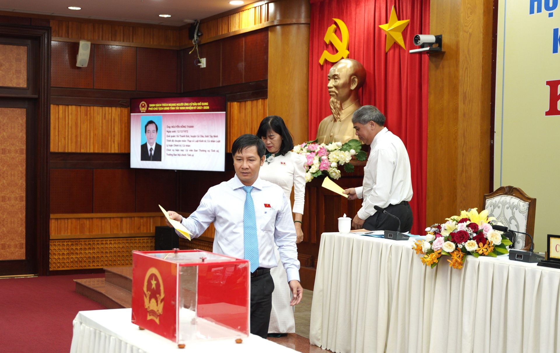 Trưởng Ban Nội chính được bầu giữ chức Phó Chủ tịch UBND tỉnh- Ảnh 3.