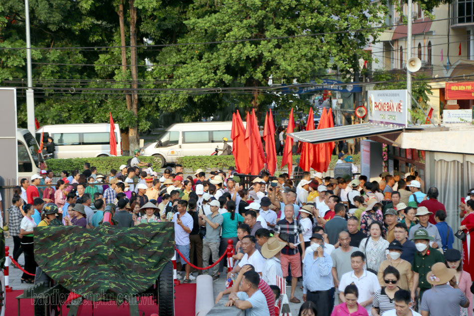 TOÀN CẢNH DIỄU BINH, DIỄU HÀNH KỶ NIỆM 70 NĂM CHIẾN THẮNG ĐIỆN BIÊN PHỦ 7/5/2024- Ảnh 138.