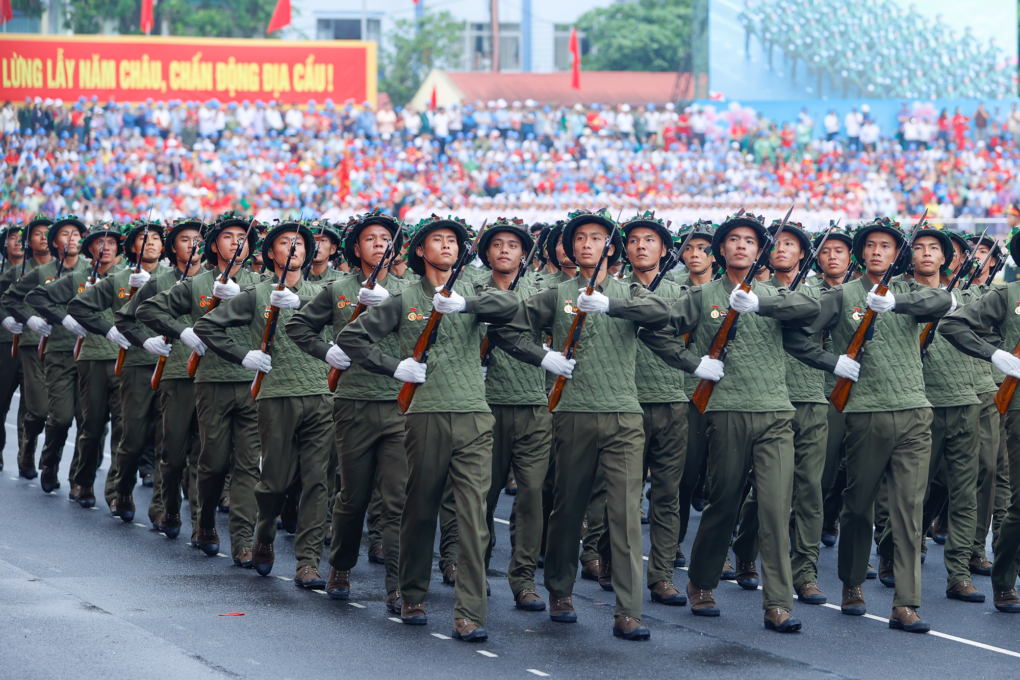 TOÀN CẢNH DIỄU BINH, DIỄU HÀNH KỶ NIỆM 70 NĂM CHIẾN THẮNG ĐIỆN BIÊN PHỦ 7/5/2024- Ảnh 50.