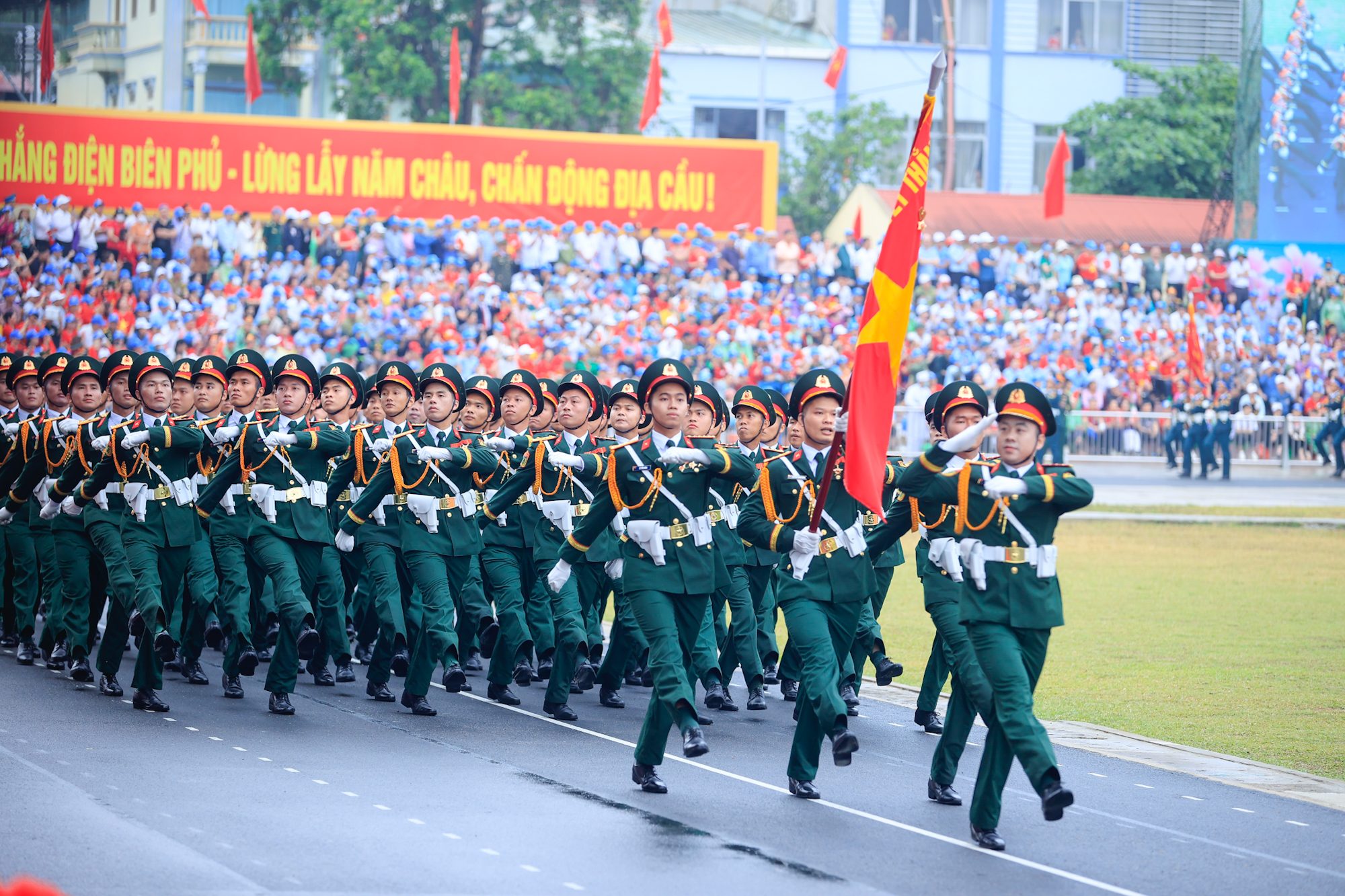 TOÀN CẢNH DIỄU BINH, DIỄU HÀNH KỶ NIỆM 70 NĂM CHIẾN THẮNG ĐIỆN BIÊN PHỦ 7/5/2024- Ảnh 51.