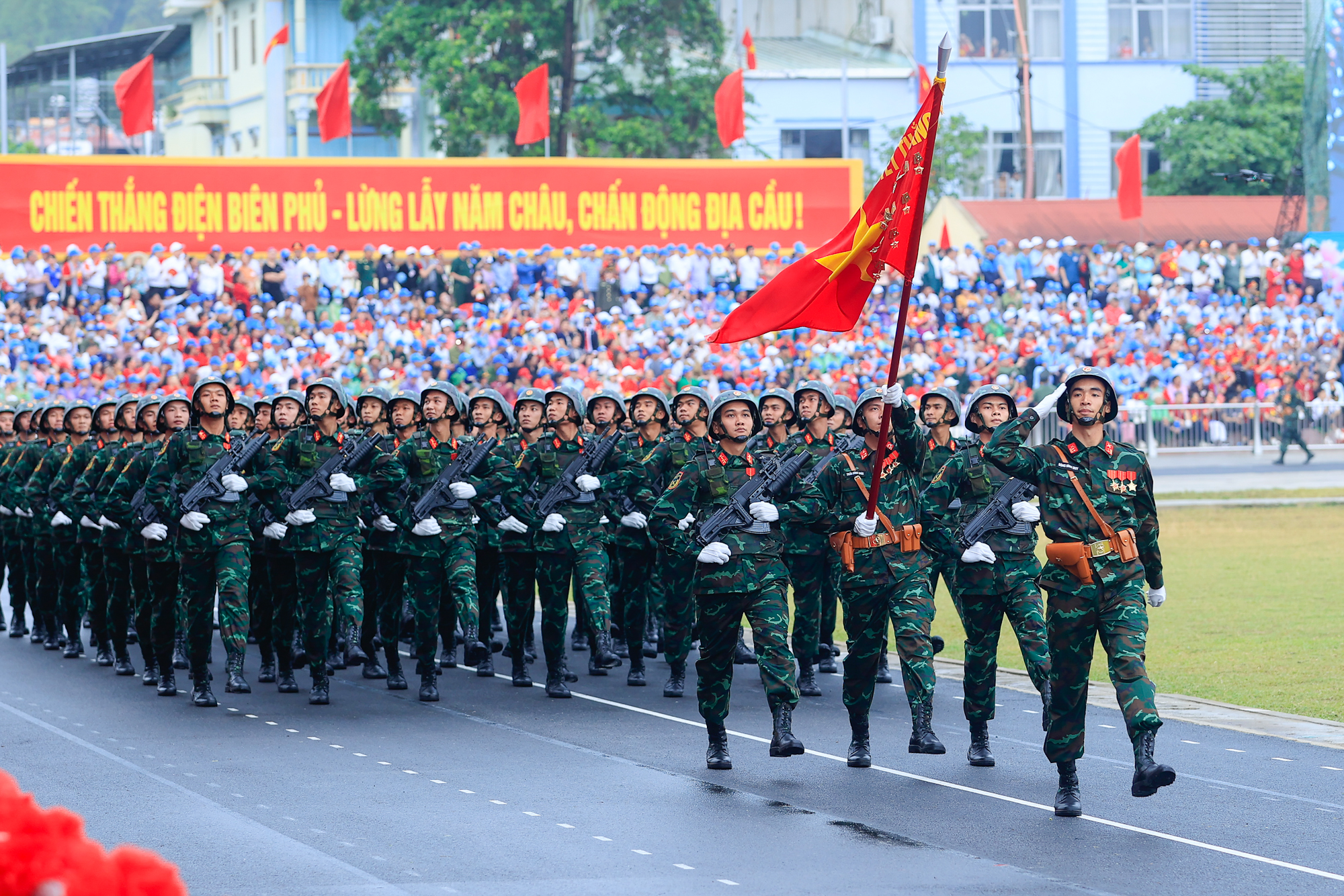 TOÀN CẢNH DIỄU BINH, DIỄU HÀNH KỶ NIỆM 70 NĂM CHIẾN THẮNG ĐIỆN BIÊN PHỦ 7/5/2024- Ảnh 59.