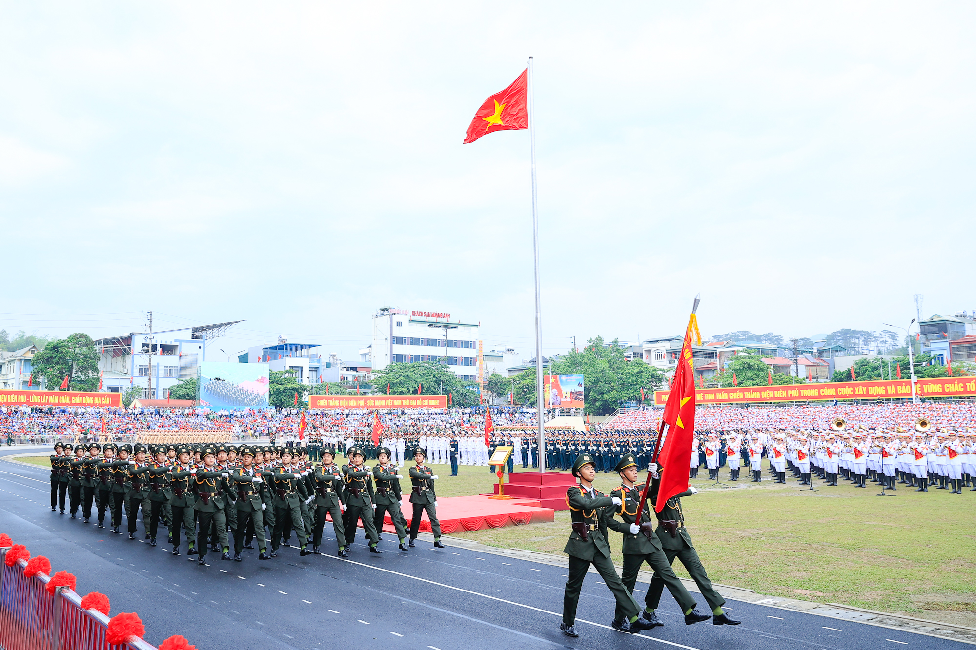 TOÀN CẢNH DIỄU BINH, DIỄU HÀNH KỶ NIỆM 70 NĂM CHIẾN THẮNG ĐIỆN BIÊN PHỦ 7/5/2024- Ảnh 63.