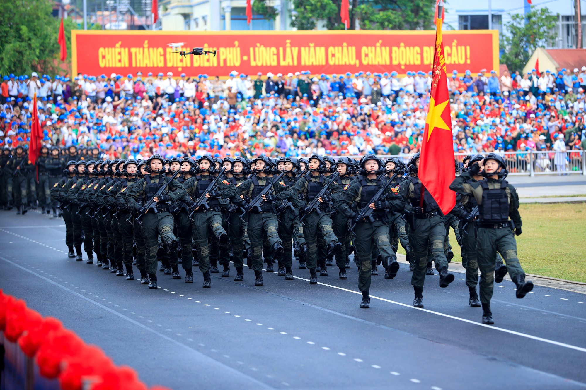 TOÀN CẢNH DIỄU BINH, DIỄU HÀNH KỶ NIỆM 70 NĂM CHIẾN THẮNG ĐIỆN BIÊN PHỦ 7/5/2024- Ảnh 65.