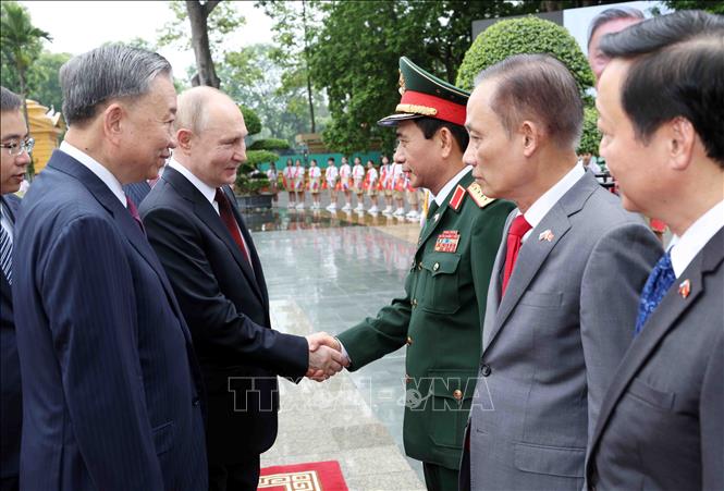 Chủ tịch nước Tô Lâm chủ trì lễ đón chính thức Tổng thống Liên bang Nga Vladimir Putin- Ảnh 5.
