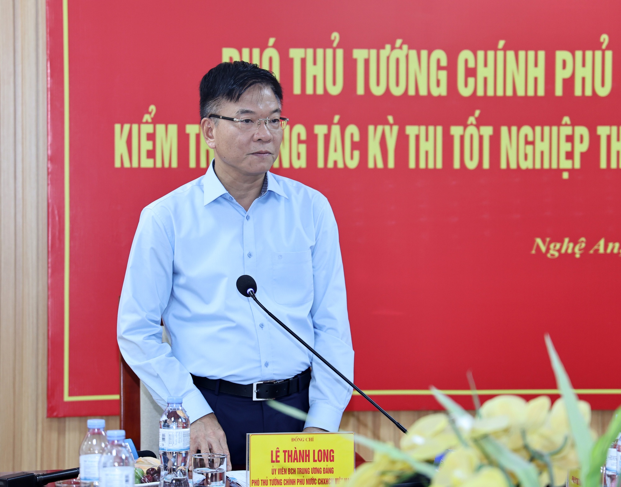 Phó Thủ tướng Lê Thành Long: Cố gắng xử lý tốt từ những việc nhỏ nhất, trong mọi trường hợp, không tạo sự căng thẳng cho các em học sinh- Ảnh 3.