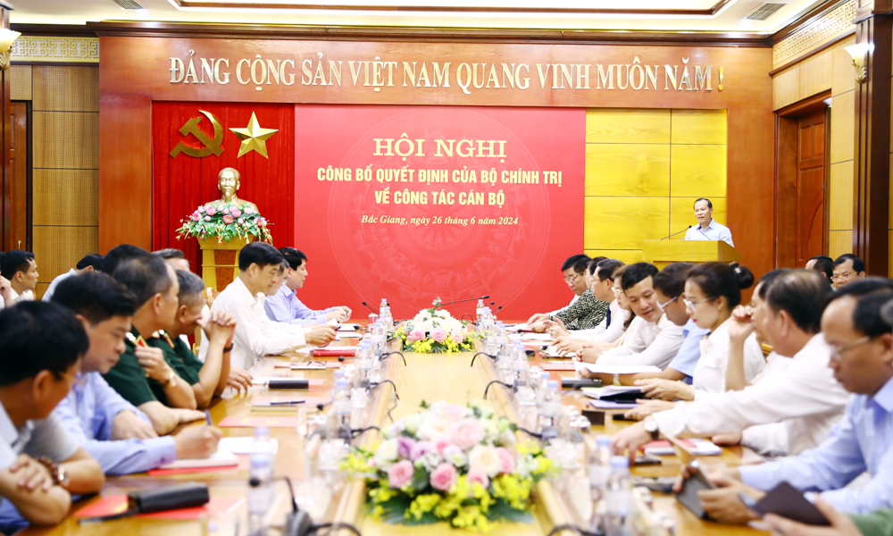 Bộ Chính trị điều động, chỉ định Trung tướng Nguyễn Văn Gấu giữ chức Bí thư Tỉnh ủy Bắc Giang, tham gia Đảng ủy Quân khu 1- Ảnh 4.
