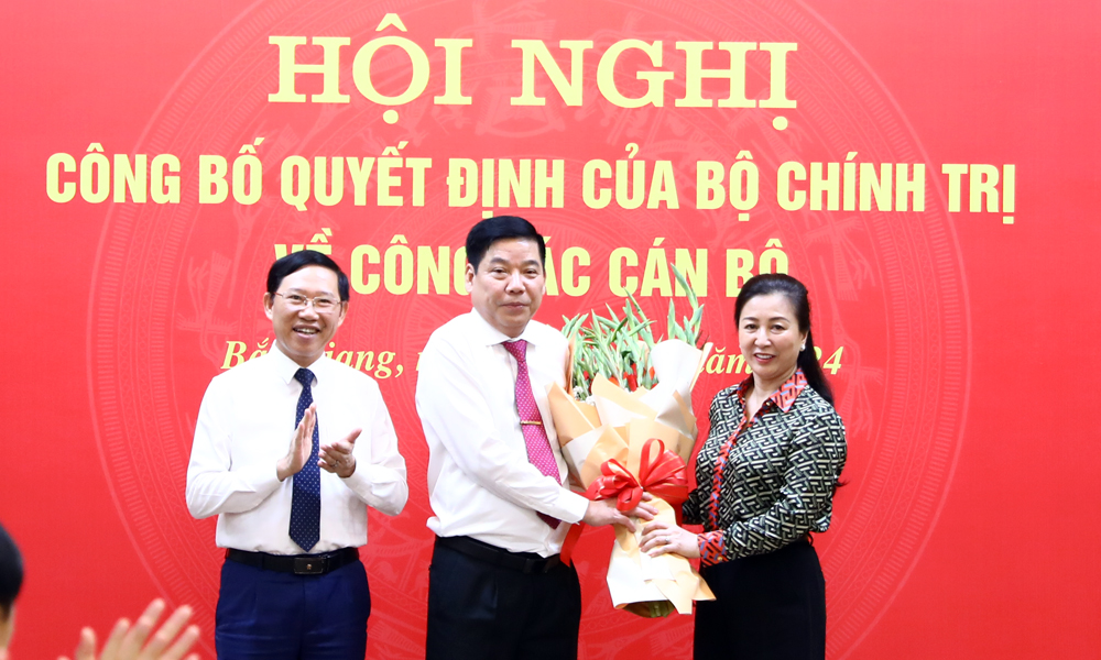 Bộ Chính trị điều động, chỉ định Trung tướng Nguyễn Văn Gấu giữ chức Bí thư Tỉnh ủy Bắc Giang, tham gia Đảng ủy Quân khu 1- Ảnh 3.