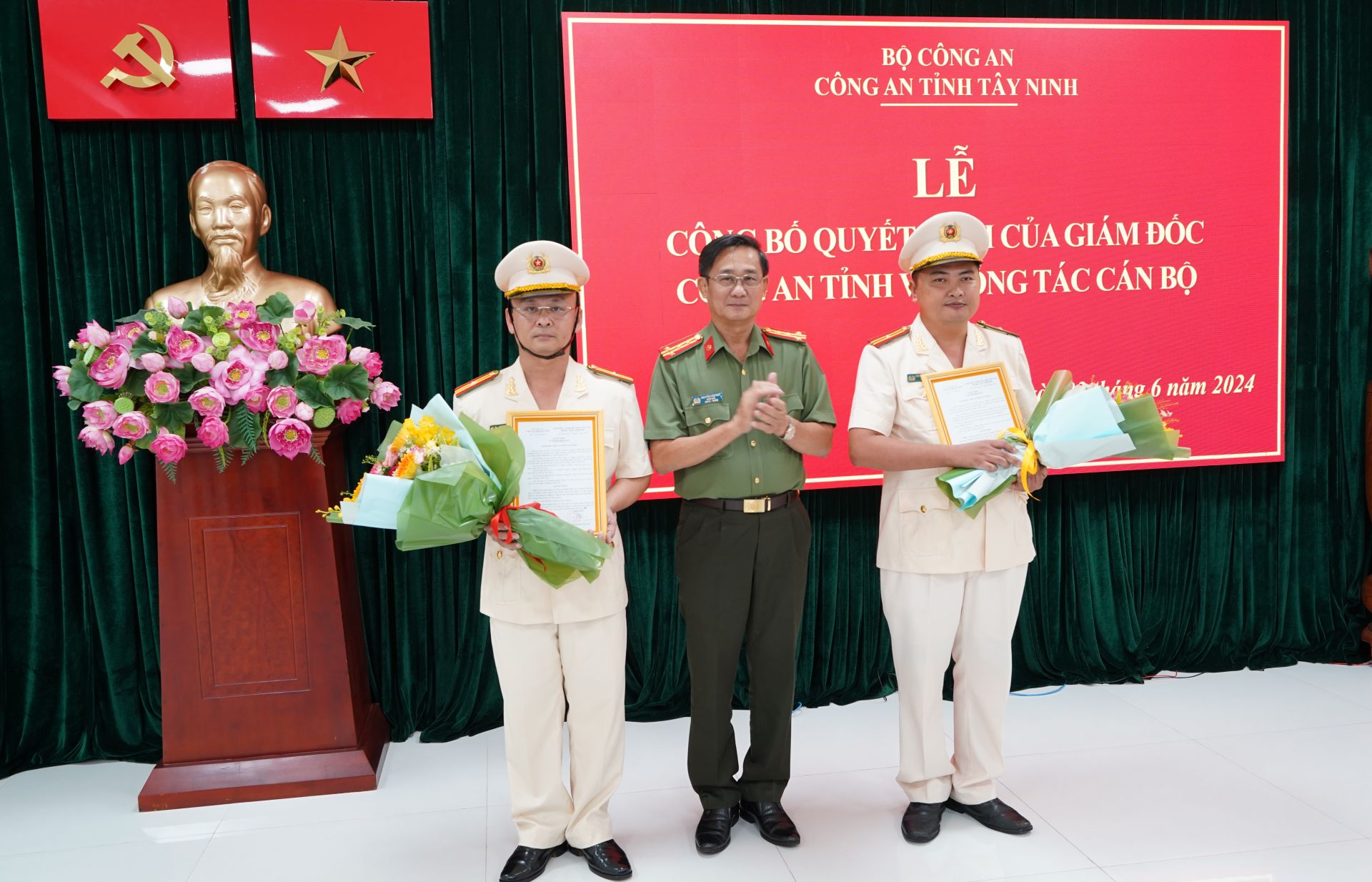 Đội trưởng được bổ nhiệm làm Phó đồn trưởng Công an huyện và 2 chuyên gia đảm nhận nhiệm vụ mới - Hình 2