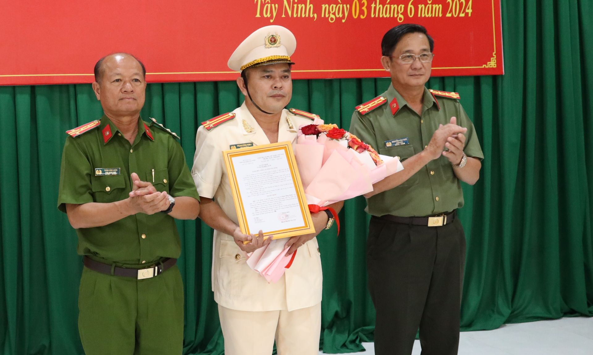 Bổ nhiệm Đội trưởng giữ chức Phó Trưởng Công an huyện, 2 Thiếu tá nhận nhiệm vụ mới- Ảnh 1.