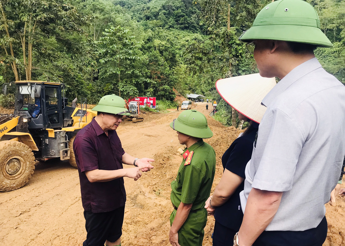 Vụ sạt lở ở Hà Giang: Chính thức ghi nhận 11 người tử vong, phấn đấu sớm thông tuyến- Ảnh 1.