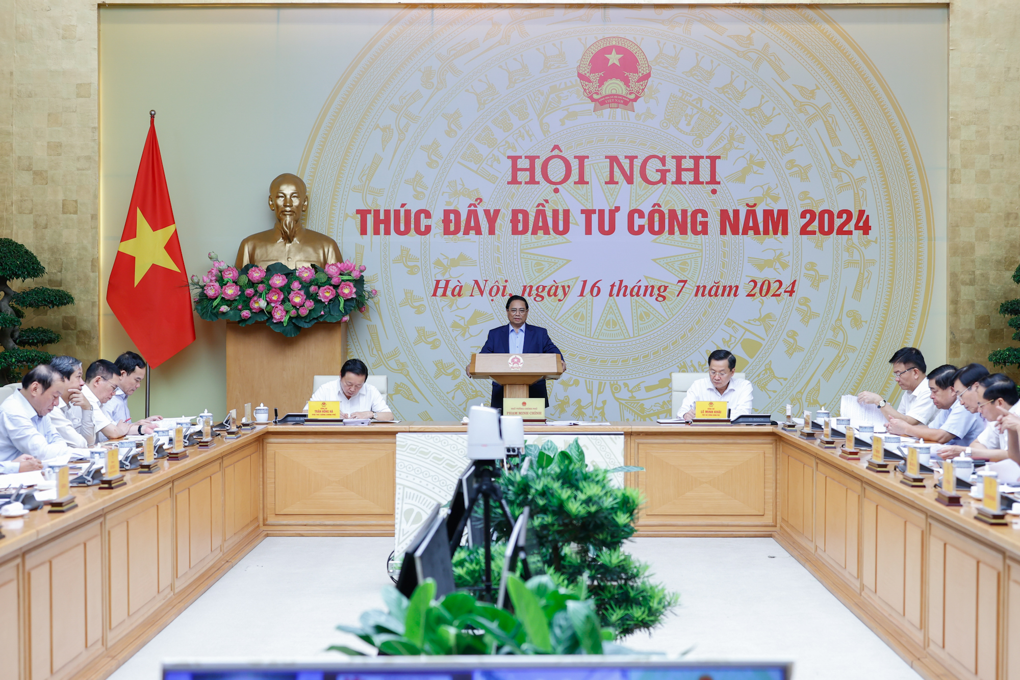 Thủ tướng phê bình nghiêm khắc 33 bộ, cơ quan, 28 địa phương- Ảnh 1.