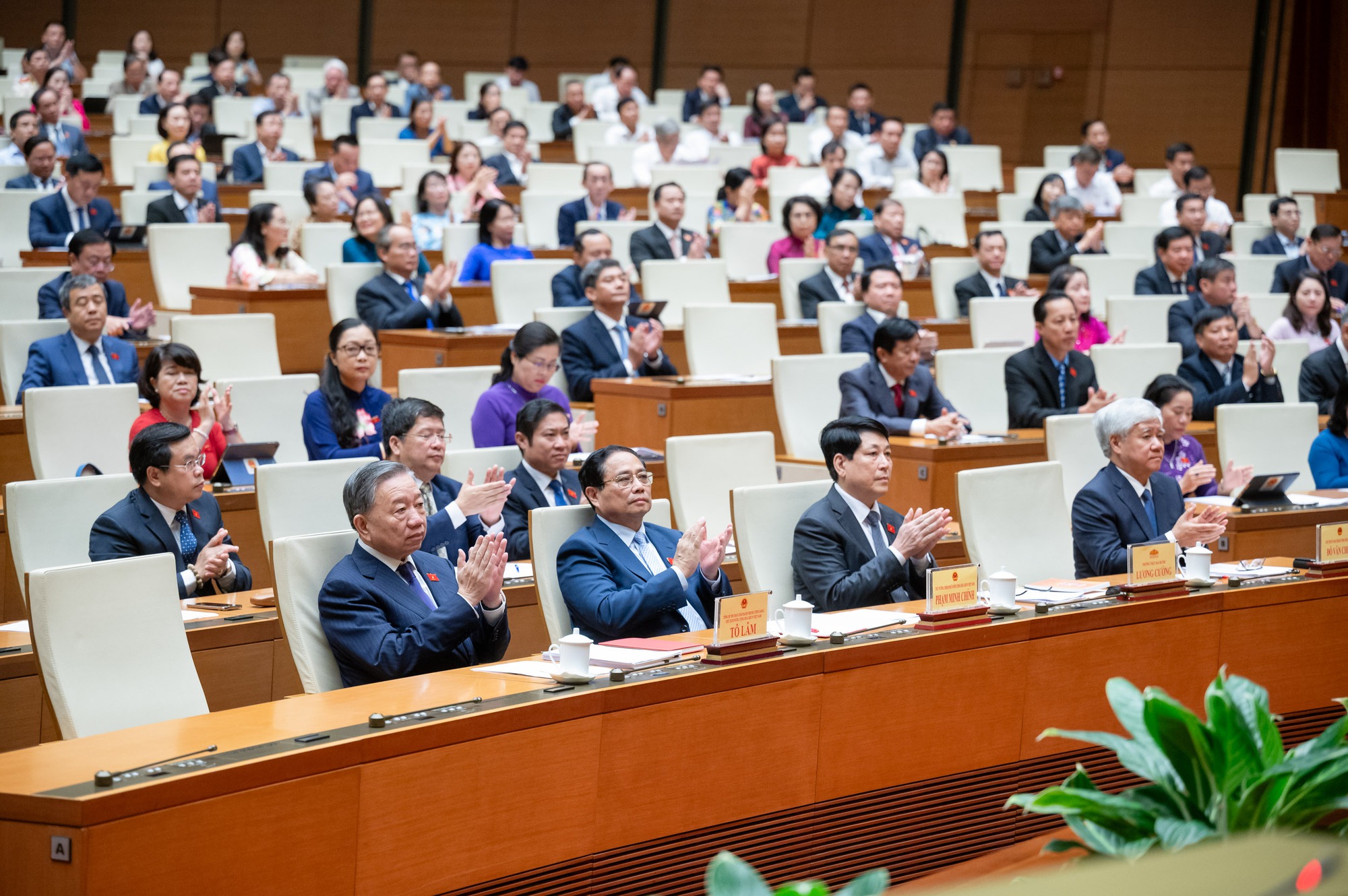 QUỐC HỘI PHÊ CHUẨN BỔ NHIỆM 3 PHÓ THỦ TƯỚNG, 2 BỘ TRƯỞNG; BẦU 2 NHÂN SỰ MỚI- Ảnh 20.