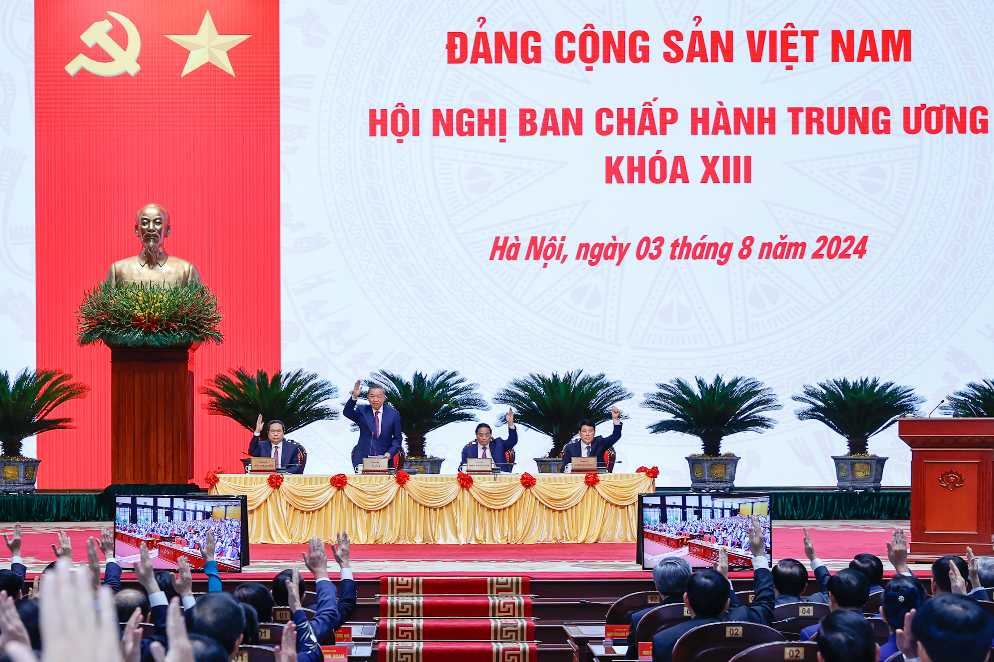 CHÙM ẢNH: HỘI NGHỊ TRUNG ƯƠNG KHÓA XIII- Ảnh 4.