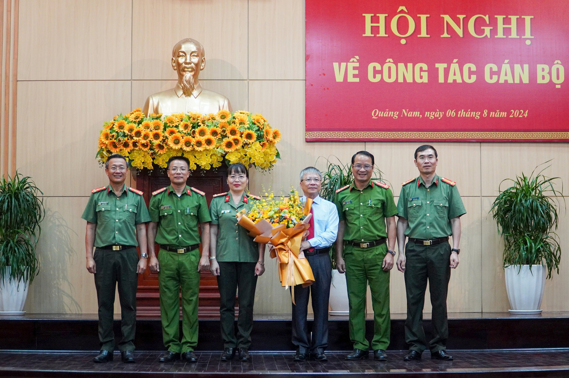 Chuẩn y Giám đốc Công an tỉnh giữ chức Phó Bí thư Tỉnh ủy- Ảnh 6.