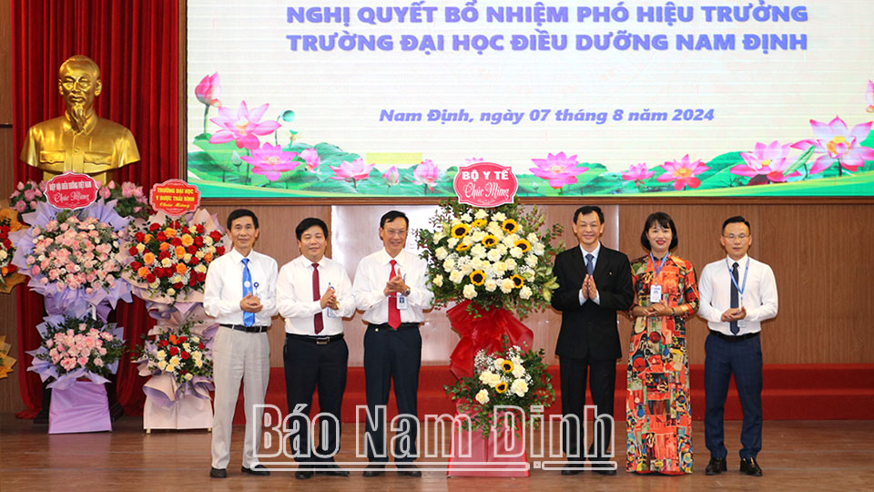 Bổ nhiệm 2 Trưởng phòng giữ chức Phó Hiệu trưởng Trường Đại học- Ảnh 3.