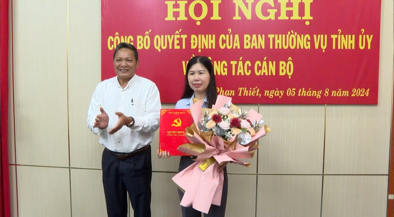 Bổ nhiệm Phó Chánh Văn phòng, Phó Trưởng Ban tổ chức Tỉnh ủy- Ảnh 4.