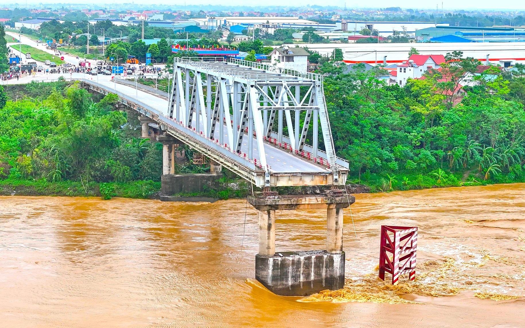 Giải quyết sự cố cầu Phong Châu: Giám định nguyên nhân, làm rõ trách nhiệm